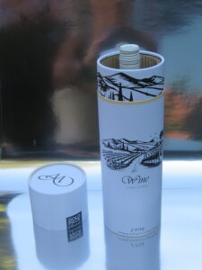 Wine bottle holder with corrugated kraft liner, helps to keep the wine cool
